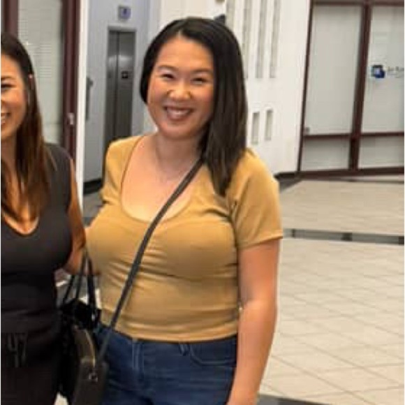 Good American: Scoop Neck Crop Scuba Knit T-shirt - Picture 10 of 11